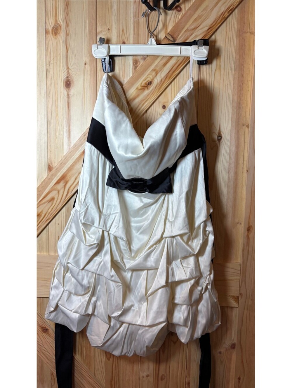 Elegant Cream and Black Strapless Bubble Dress with Bow Accent